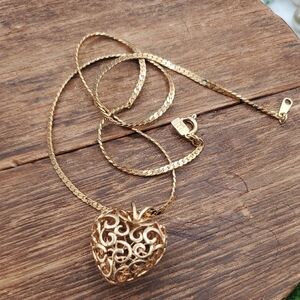 Elegant Gold Tone Filigree Heart Pendant Necklace 18 Inches N3609 Romantic